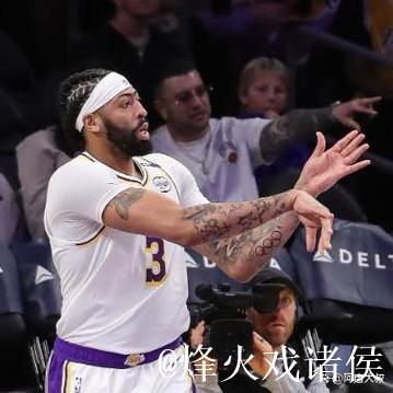 詹姆斯32+7+6力克福克斯31分 湖人险胜国王喜迎3连胜